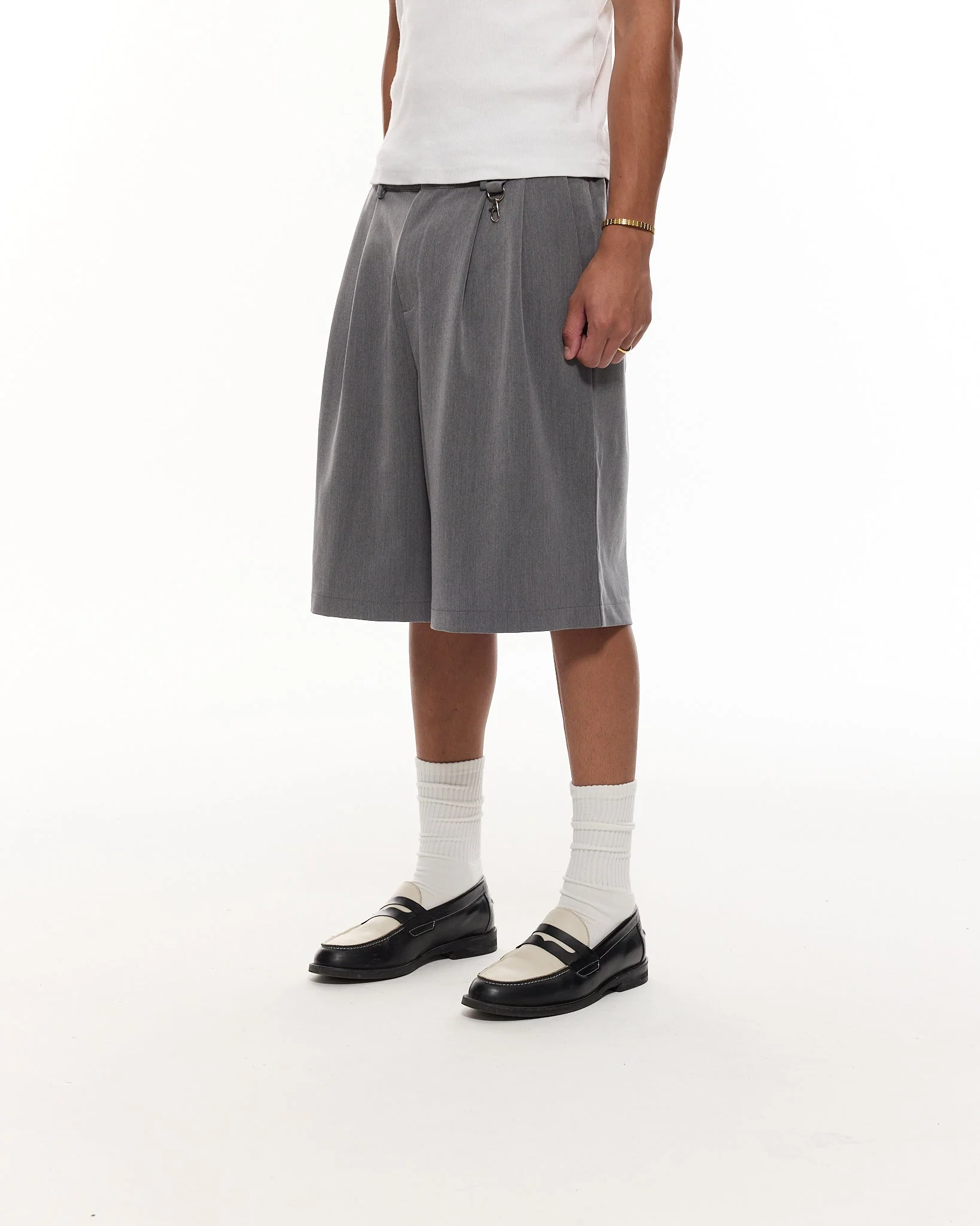 PLEATED SHORTS - GREY - Image 7