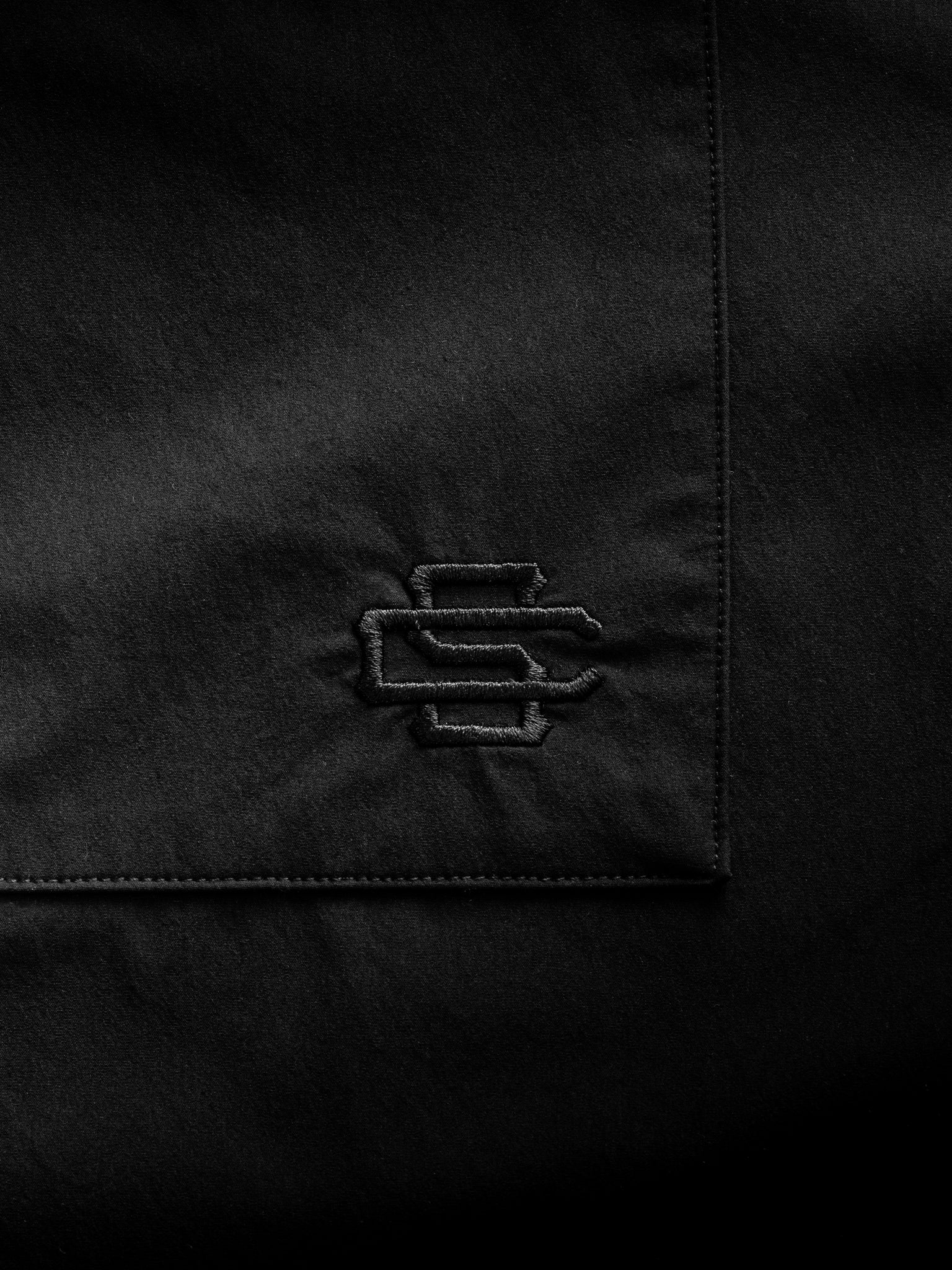 SIGNATURE BUTTON UP - BLACK - Image 3