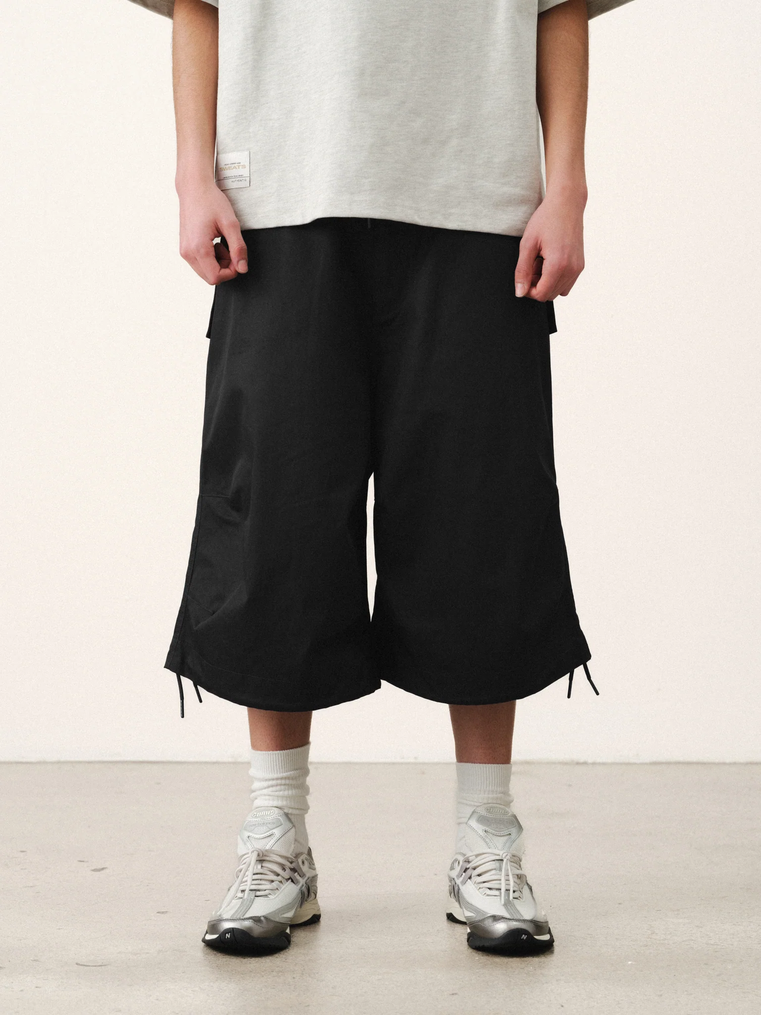 V3 FLIGHT SHORTS - BLACK - Image 4